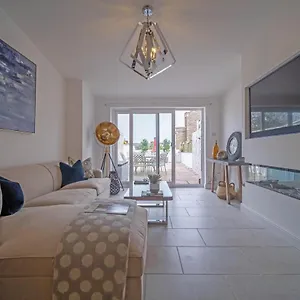Holiday home Luxury Park Street Swansea Sleeps 6, The Mumbles